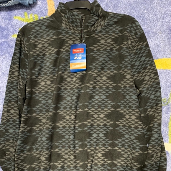 Men’s Pullover - Picture 3 of 4